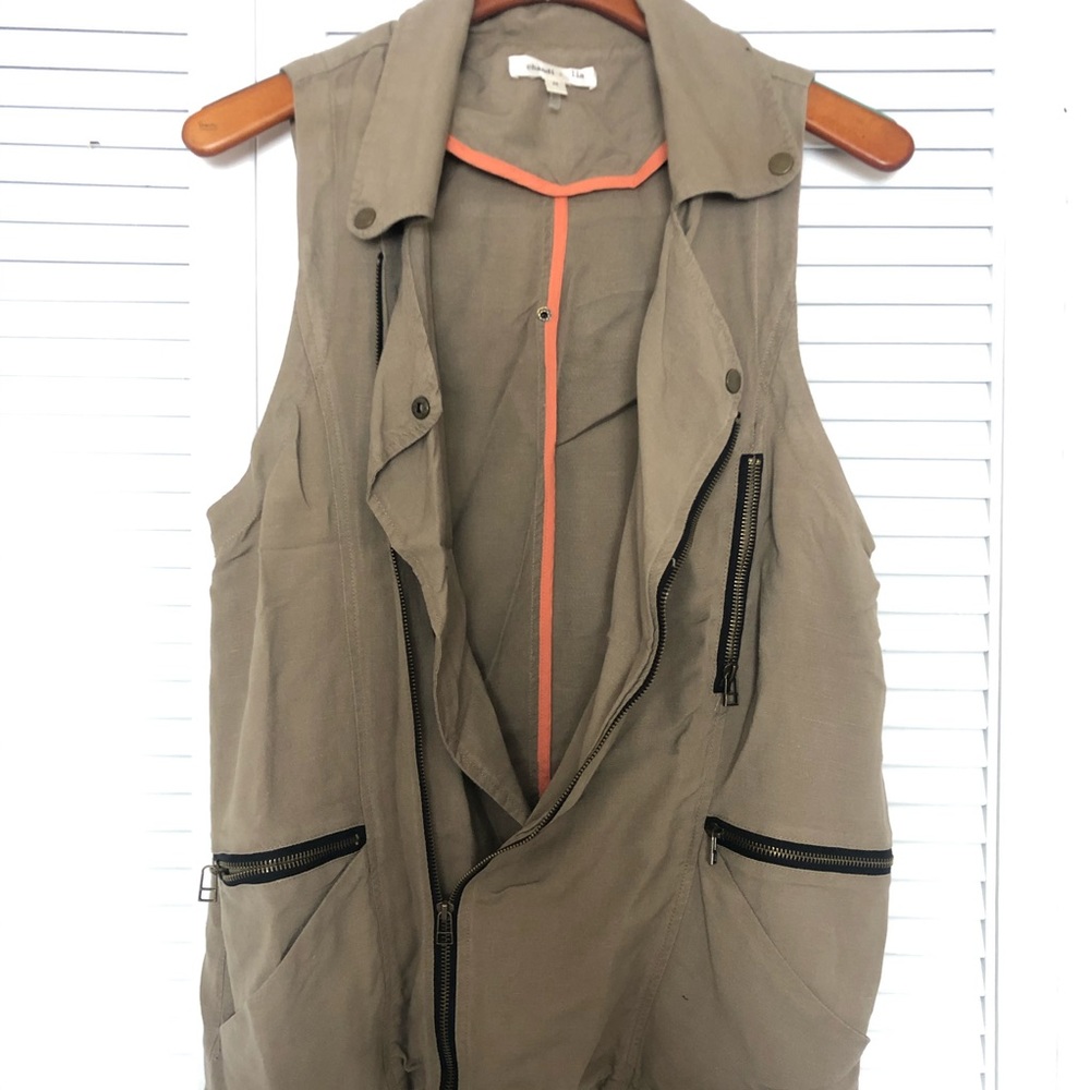 Vest - Picture 2 of 7